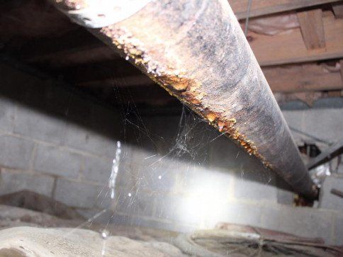 Damaged_cast_iron_drain